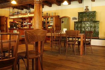 10% sleva v restauraci při útratě nad 500 Kč (neplatí na cigarety)